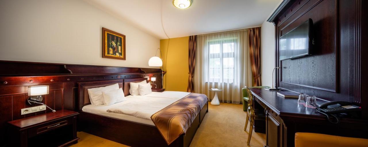 Hotel Vecsecity 4*