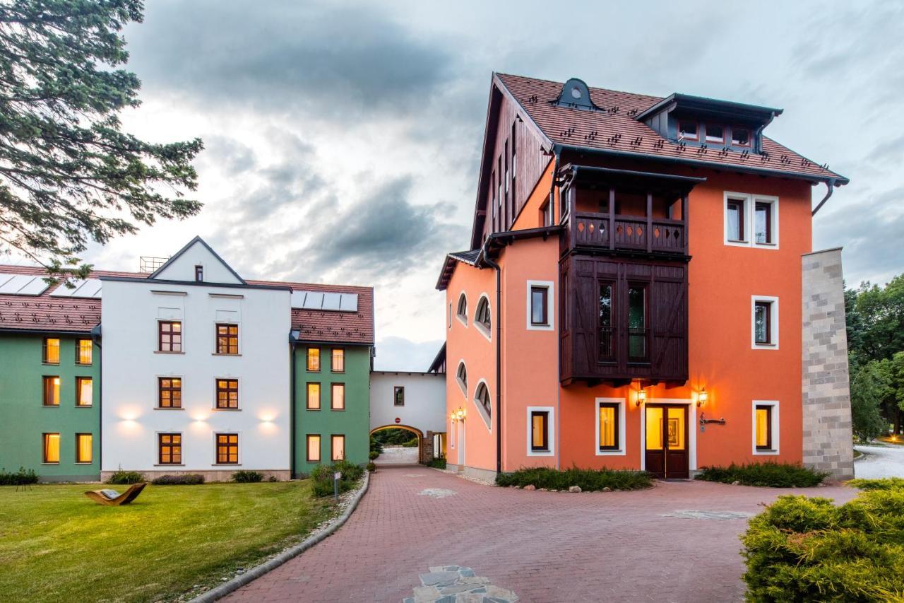 Vecsecity Hotel