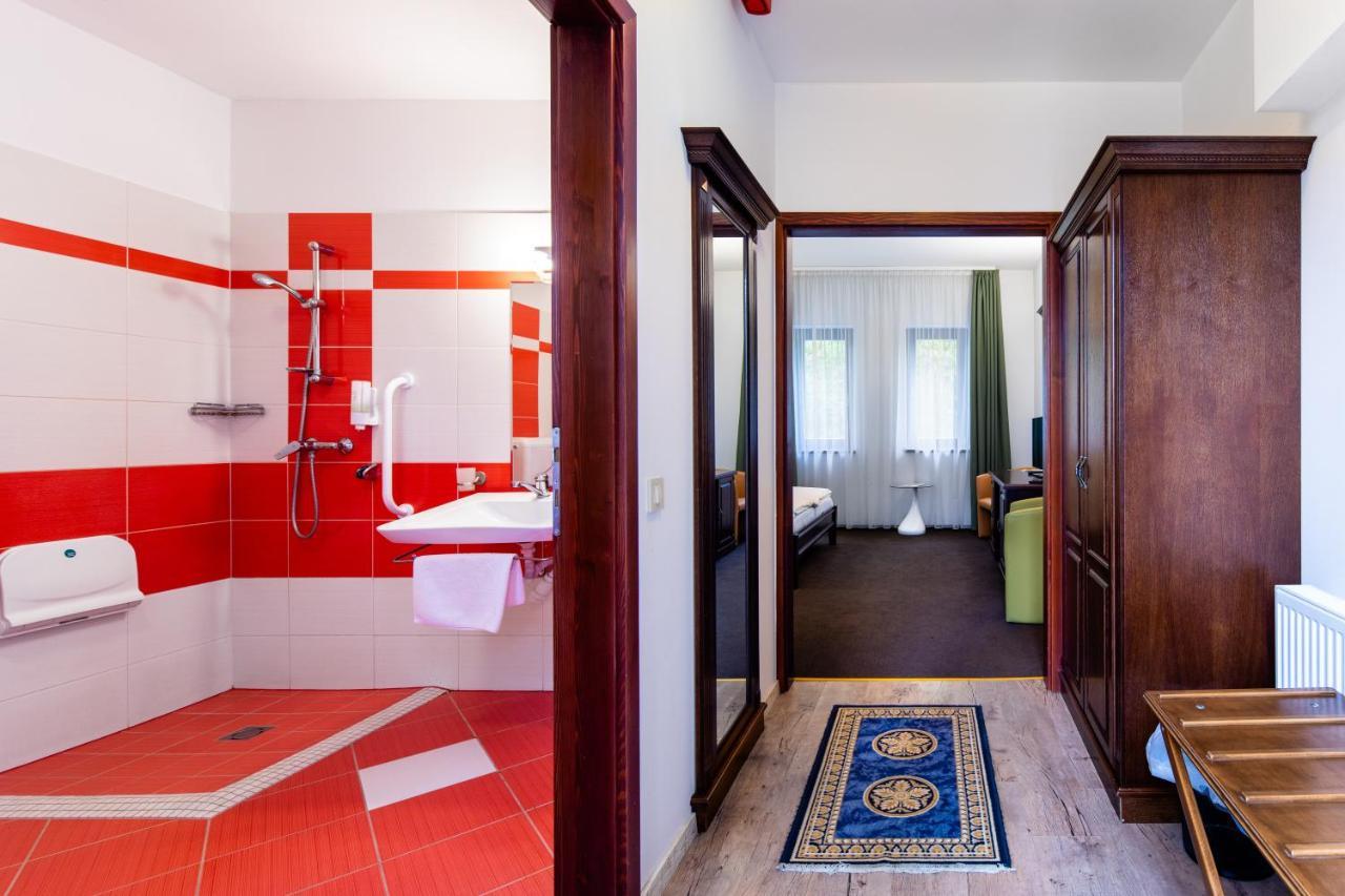 Vecsecity Hotel 4*