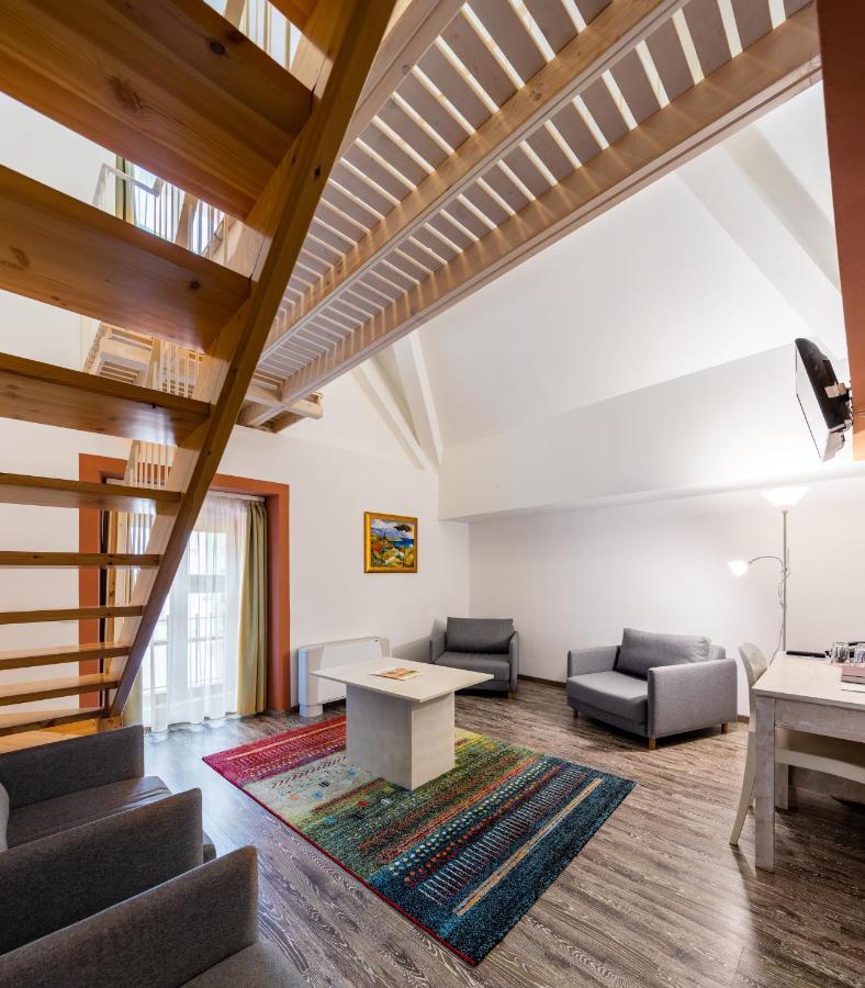 Vecsecity Hotel 4*